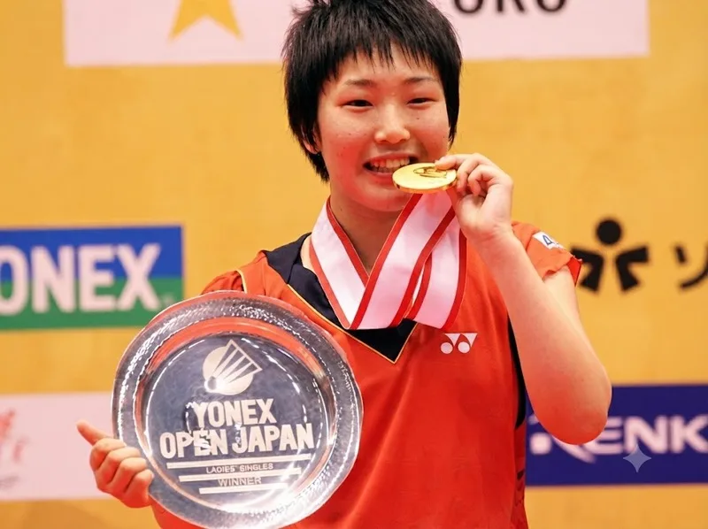Akane Yamaguchi sớm bộc lộ tài năng cầu lông tại Nhật Bản và gây tiếng vang quốc tế khi còn ở tuổi thiếu niên.