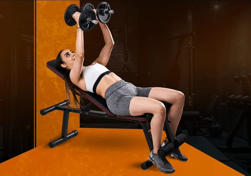 Đa dạng hóa buổi tập ngực với các biến thể Bench Press dùng ghế nghiêng hoặc tạ đơn.