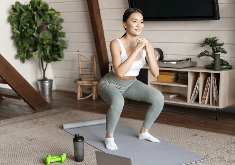Squat là bài tập nền tảng giúp tăng cường sức mạnh và cải thiện kích thước vòng 3.